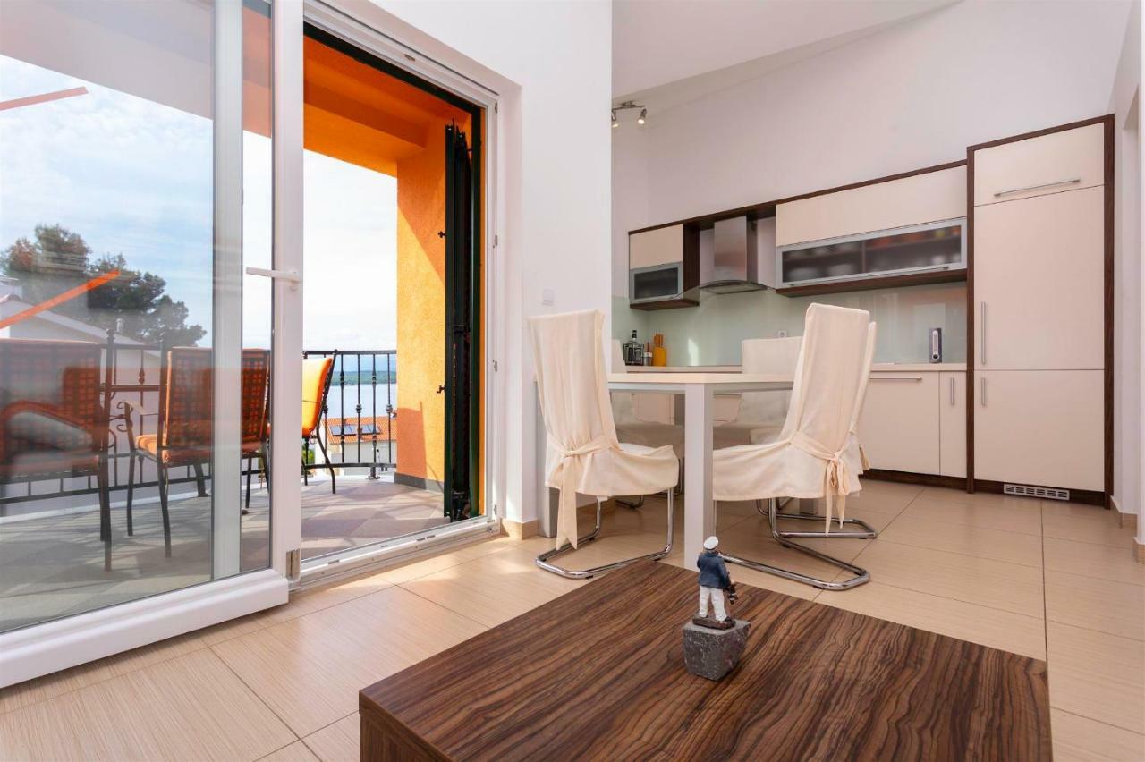 Seafront Apartment Soline With Seaview Экстерьер фото